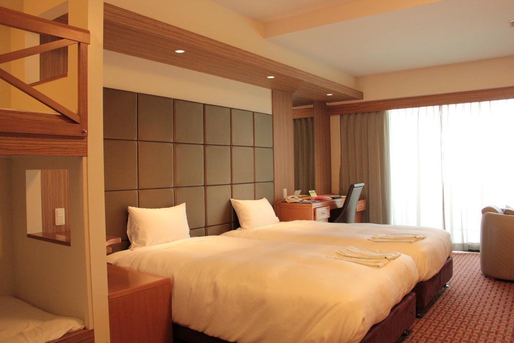 Okinawa Kariyushi Beach Resort Ocean Spa Onna Exteriör bild