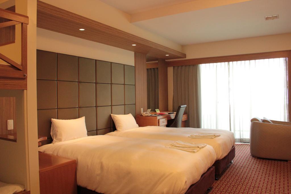 Okinawa Kariyushi Beach Resort Ocean Spa Onna Exteriör bild