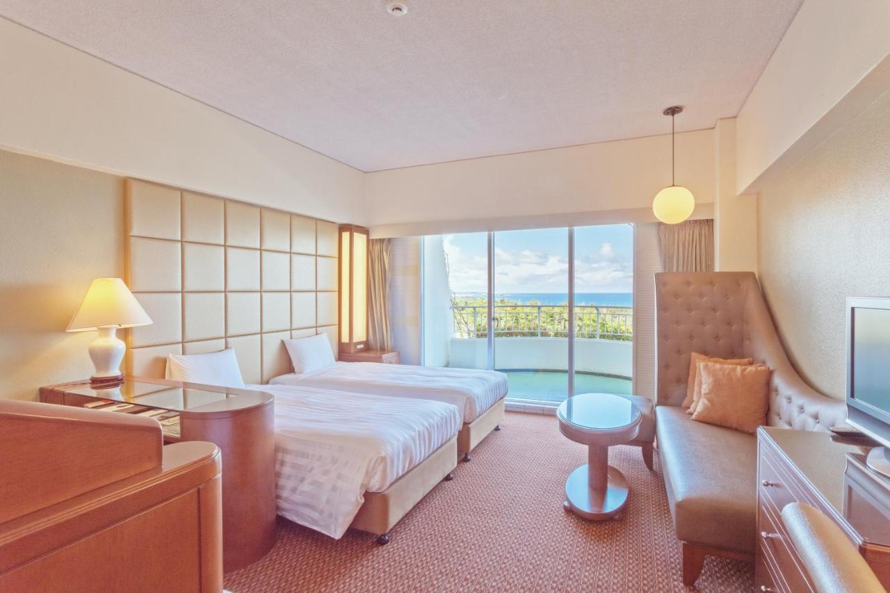 Okinawa Kariyushi Beach Resort Ocean Spa Onna Exteriör bild